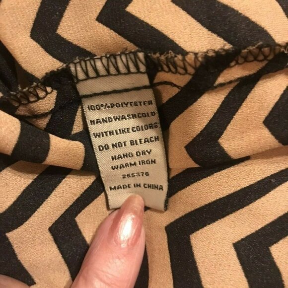 CECICO. Size large. Bust 44" Black and Tan. Chevron. Stripe Button Up Shirt B7 - Picture 8 of 8